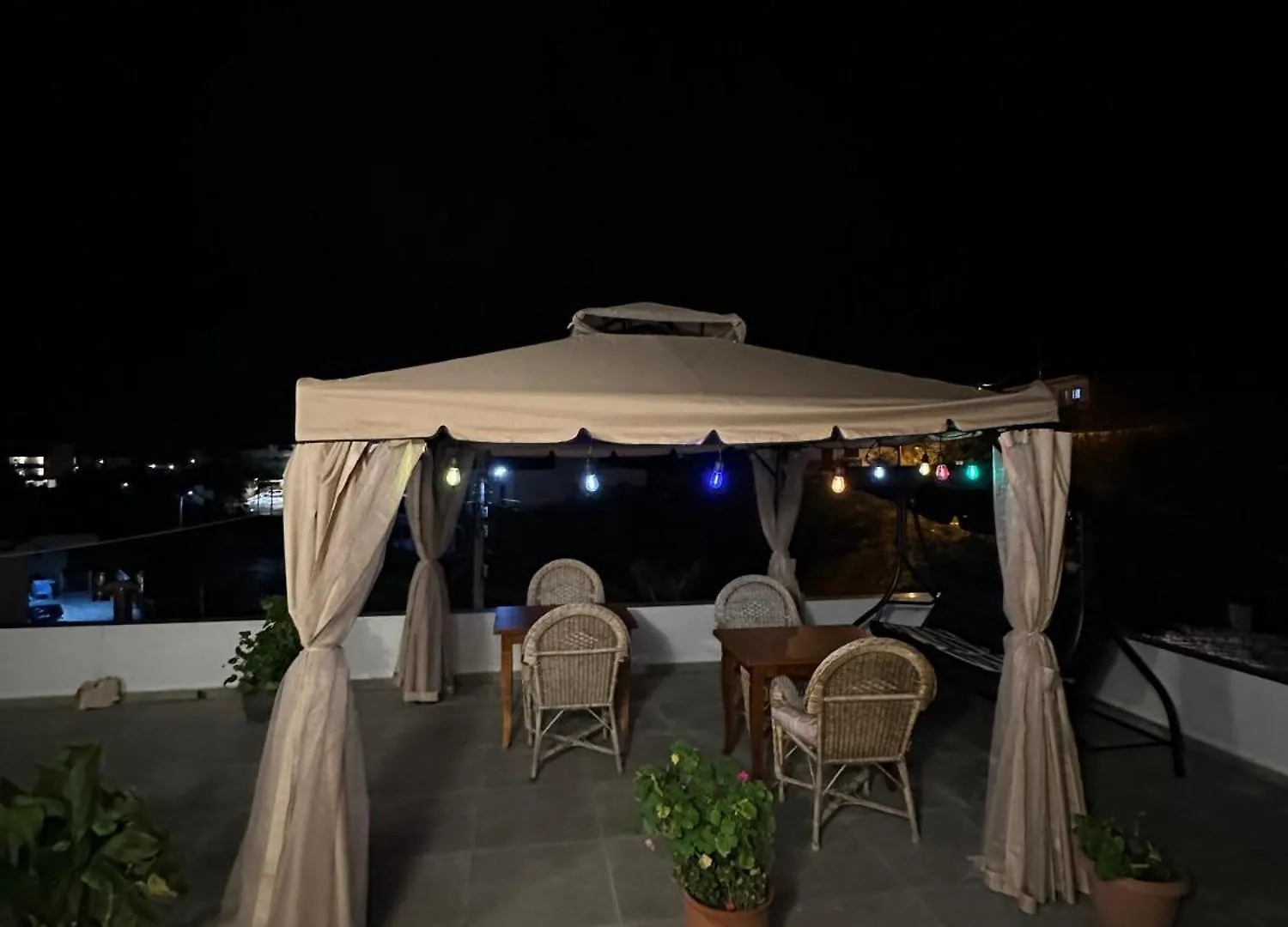 Kingsland Apartment Ksamil