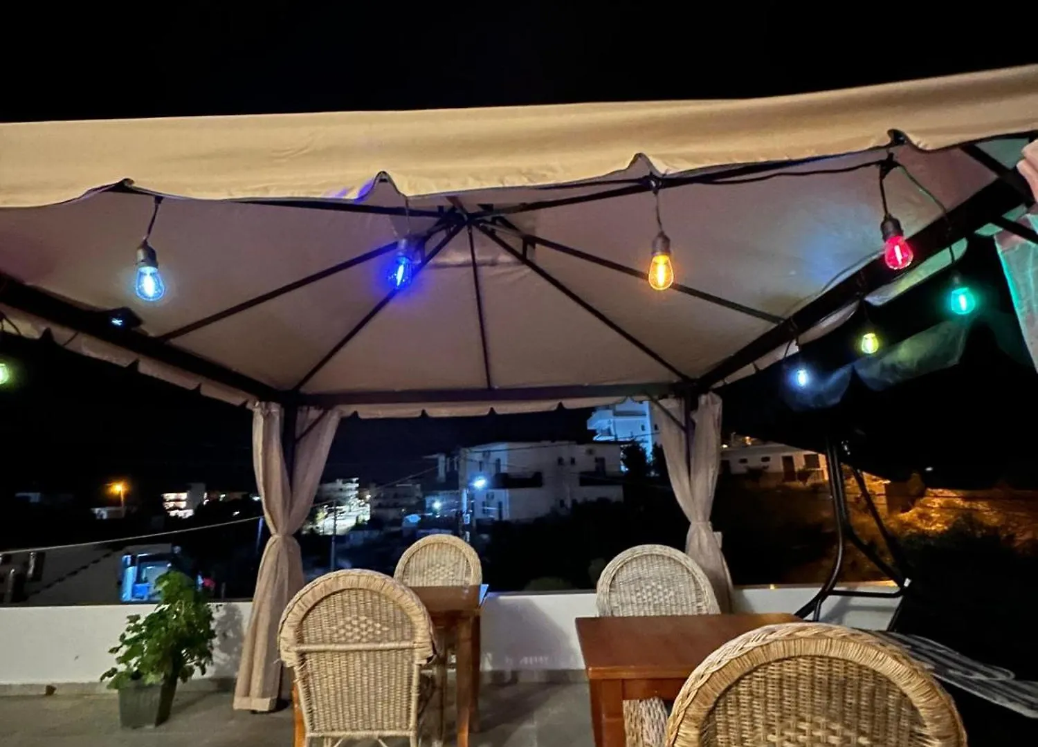 Kingsland Apartment Ksamil