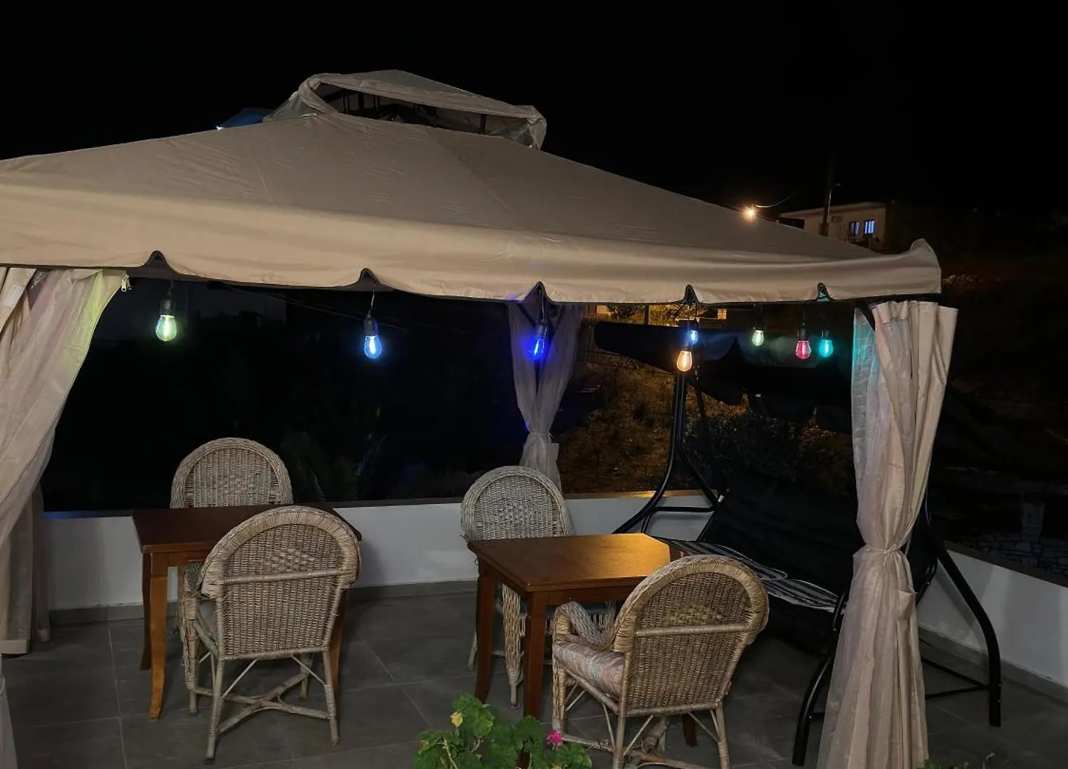 Kingsland Apartment Ksamil