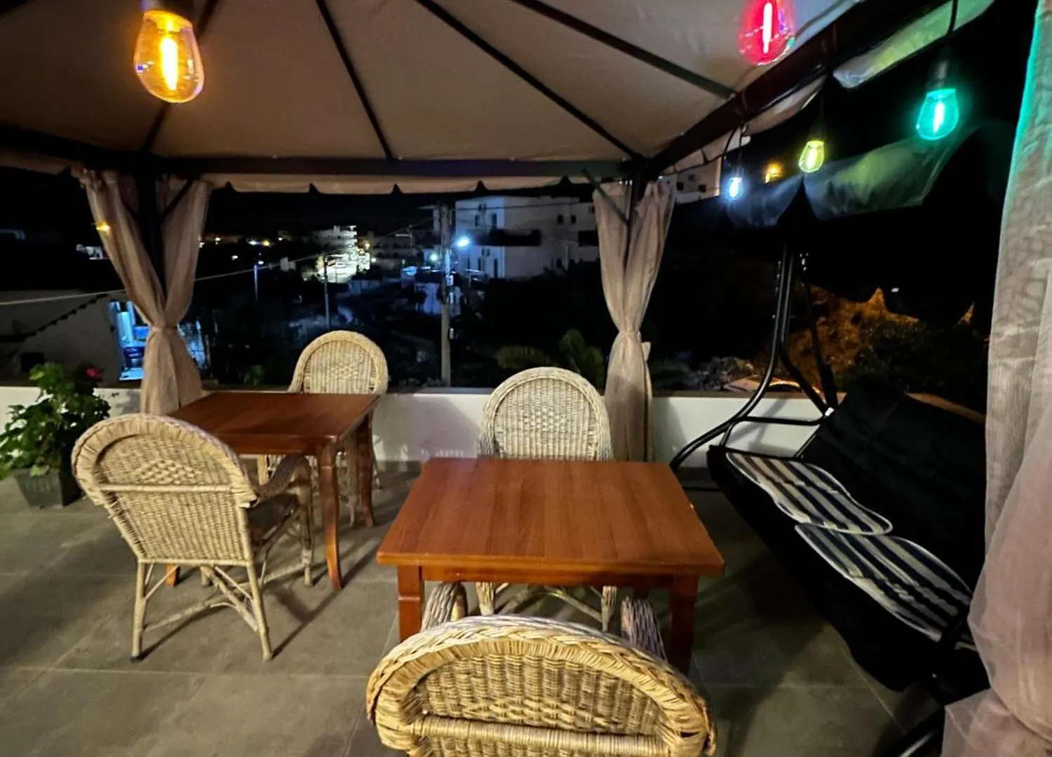 Kingsland Apartment Ksamil