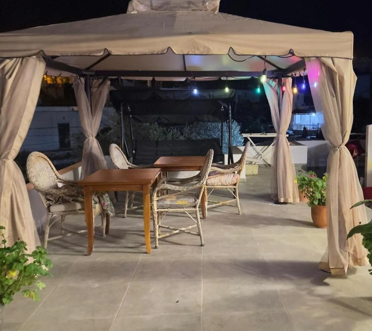 Kingsland Apartment Ksamil