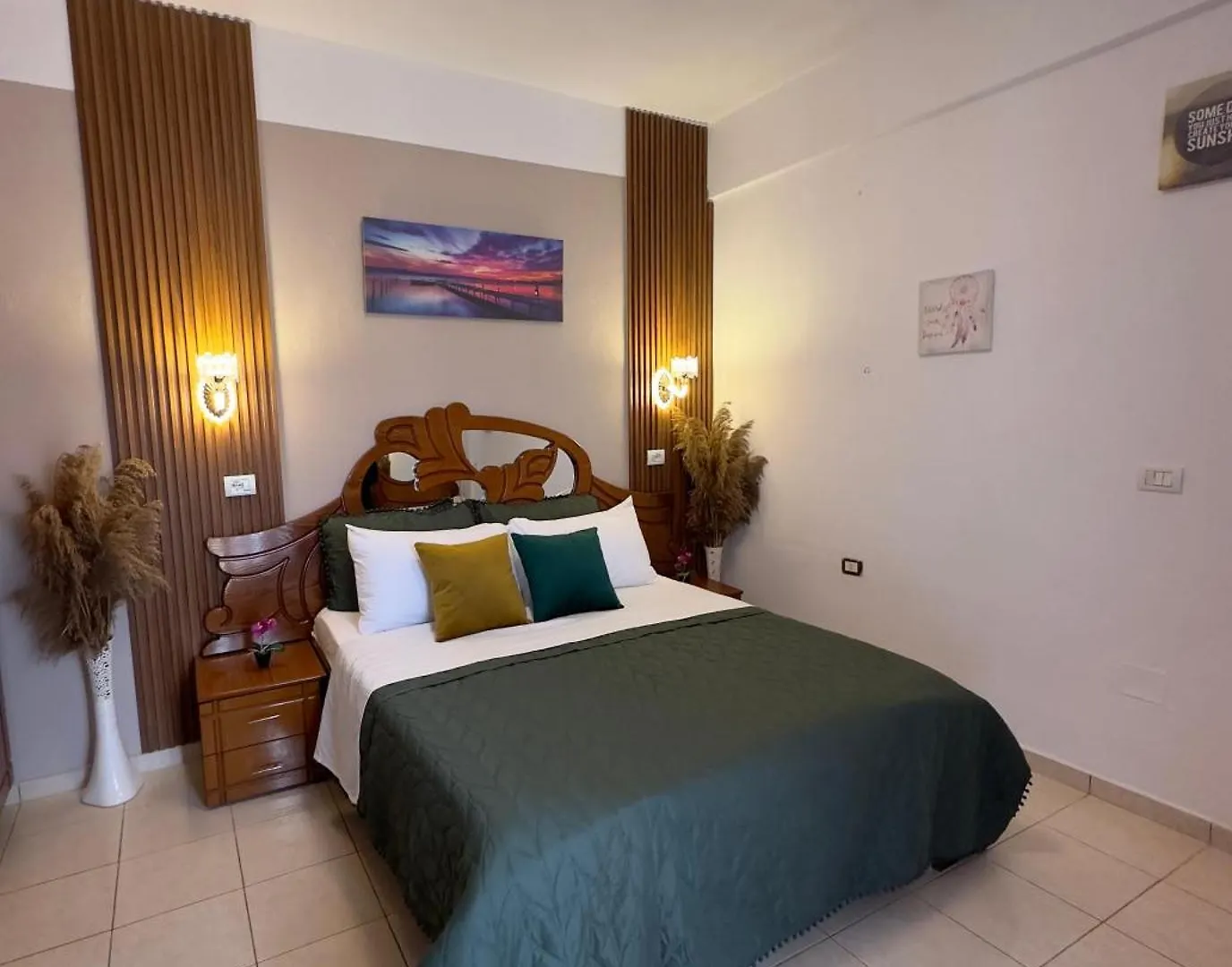 Kingsland Apartment Ksamil