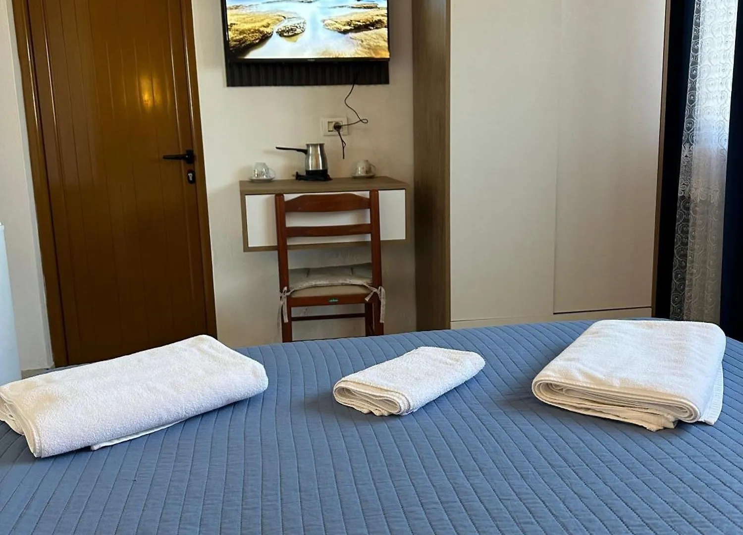 Kingsland Apartment Ksamil