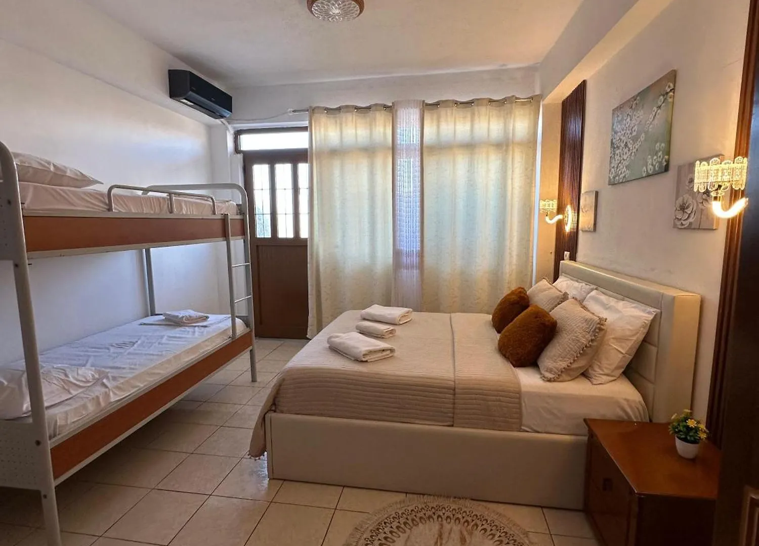 Kingsland Apartment Ksamil