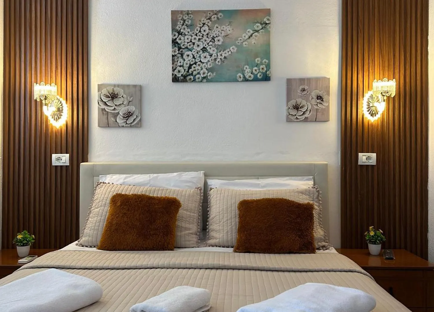 Kingsland Apartment Ksamil