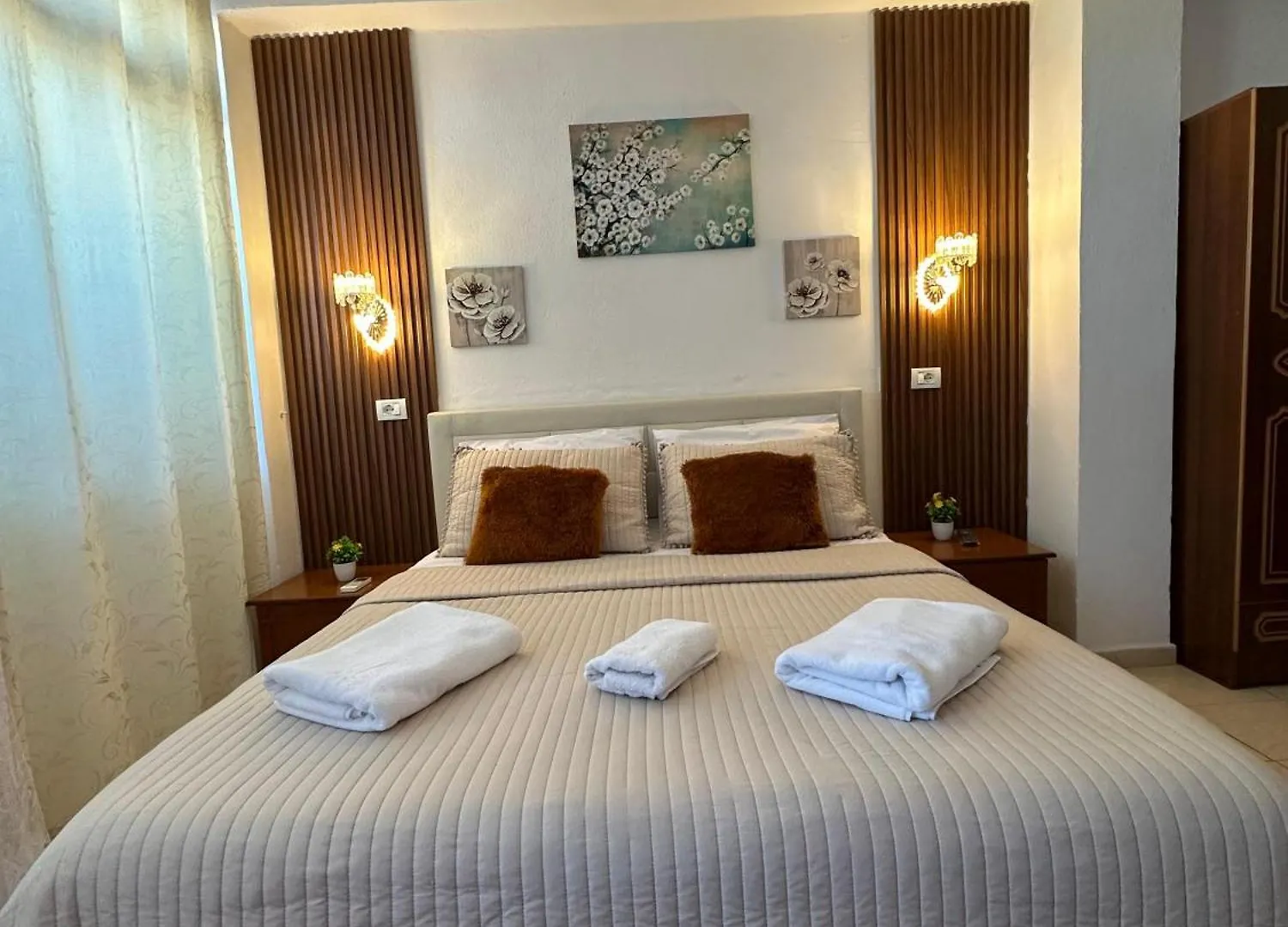 Kingsland Apartment Ksamil