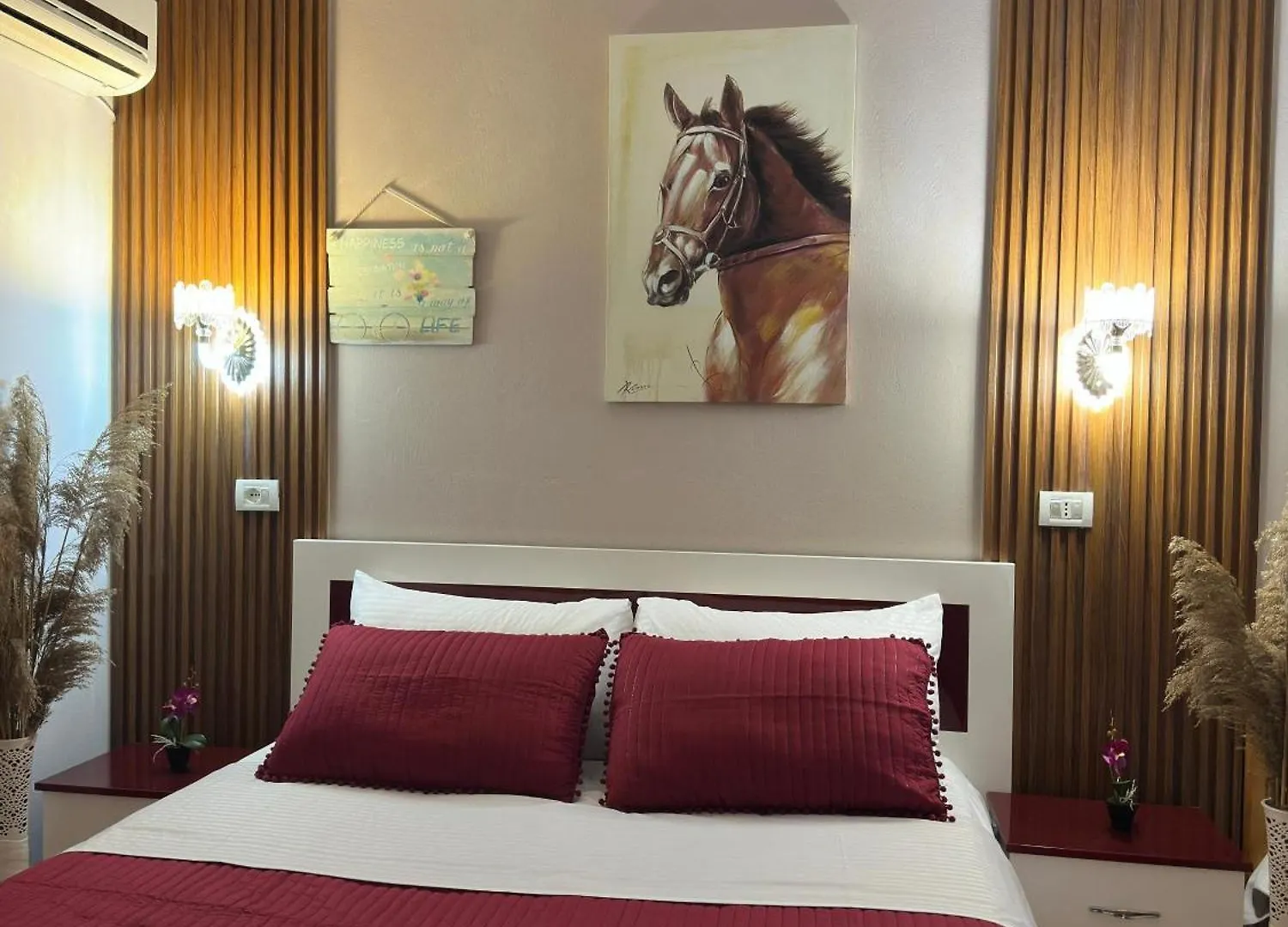 Kingsland Apartment Ksamil