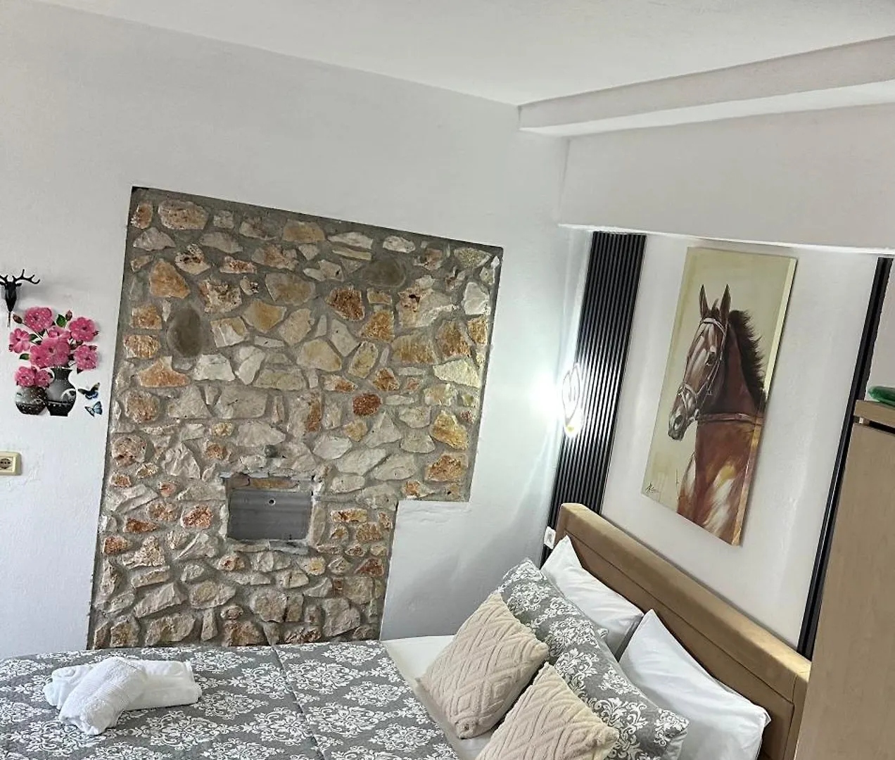 Kingsland Apartment Ksamil