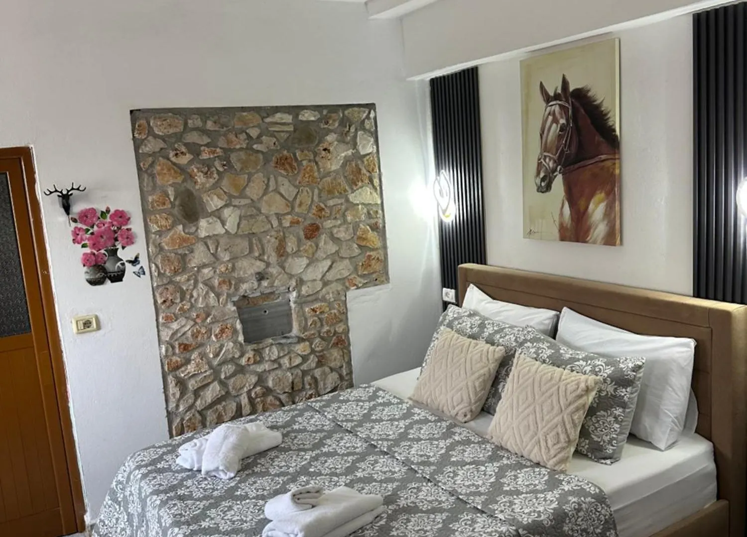 Kingsland Apartment Ksamil